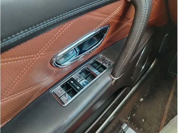 Car image 33