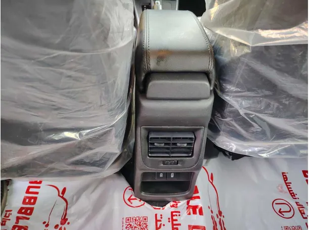Car image 37
