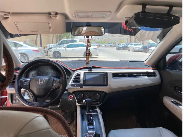 Car image 14