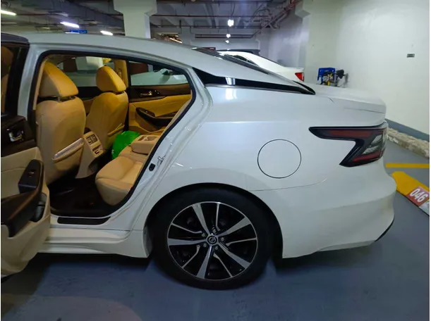 Car image 17