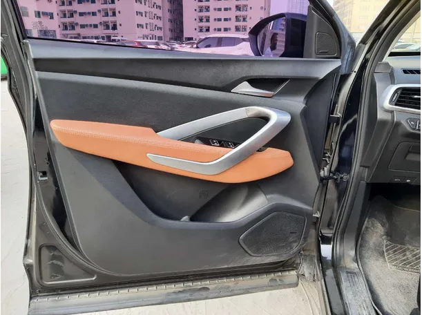 Car image 10