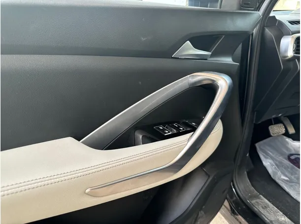 Car image 24