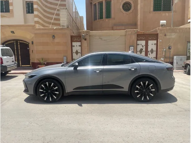 Car image 7
