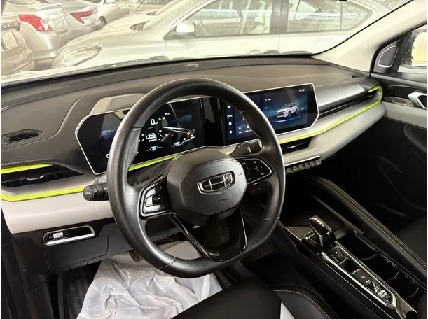 Car image 9