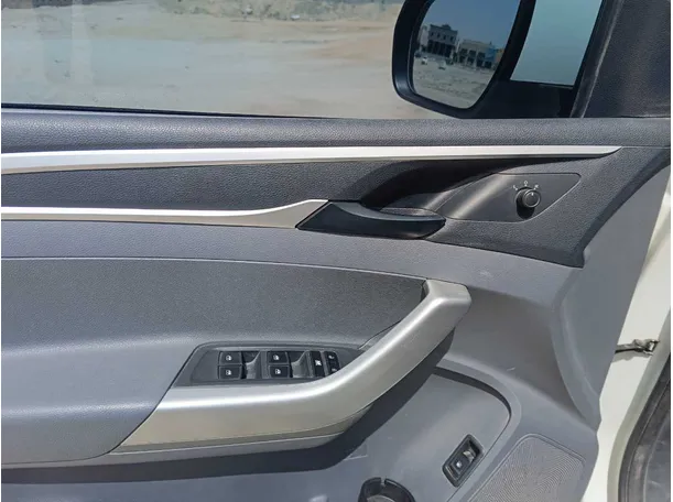 Car image 31