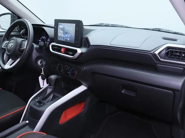 Car image 10