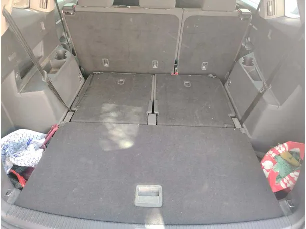 Car image 32