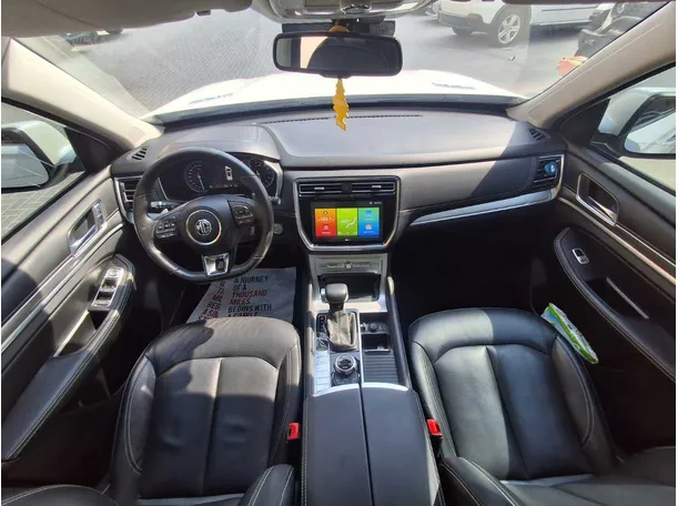 Car image 14