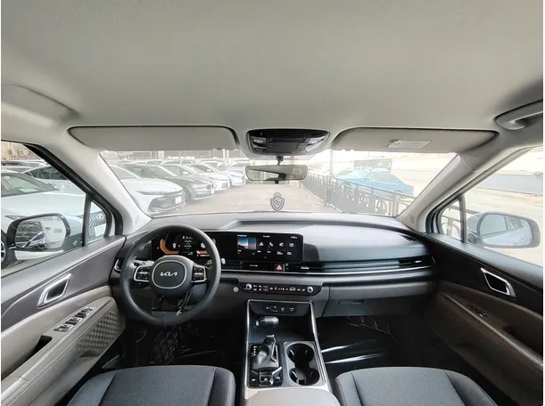 Car image 19