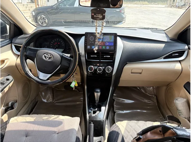 Car image 18