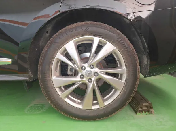 Car image 5