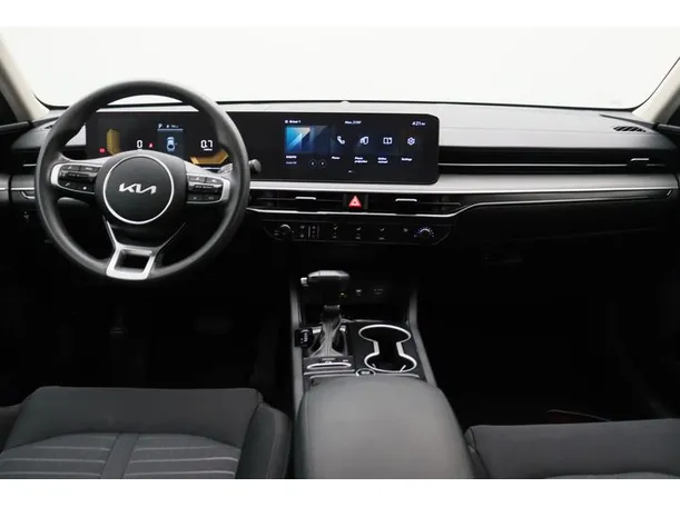 Car image 14