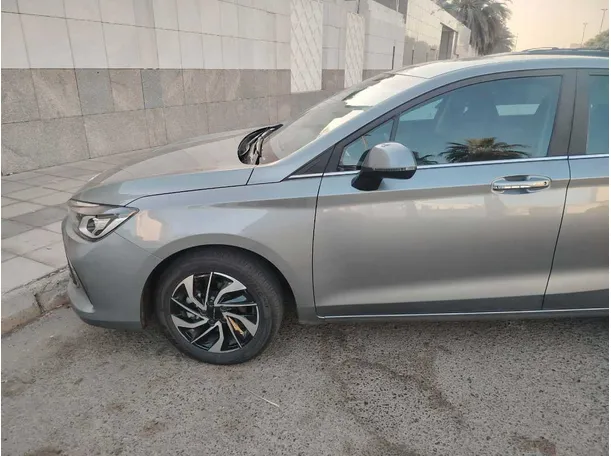 Car image 9
