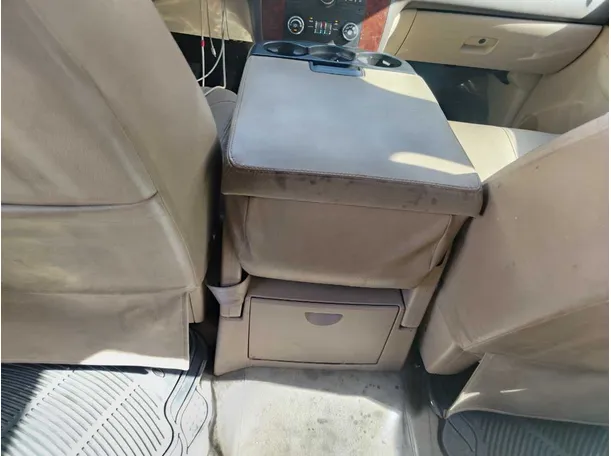 Car image 30