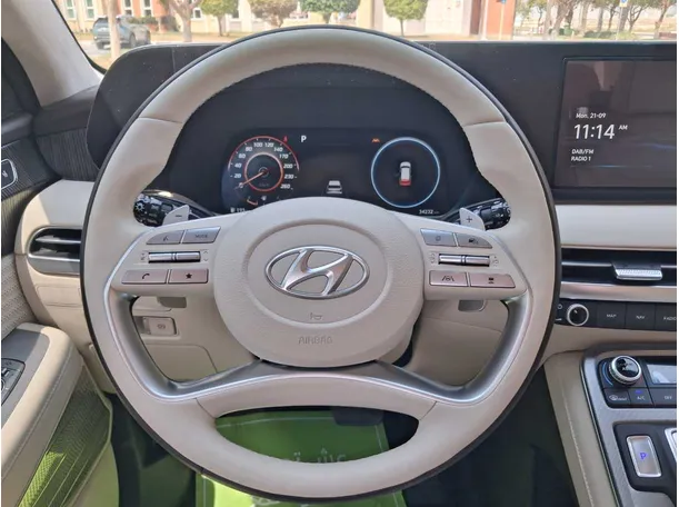 Car image 17