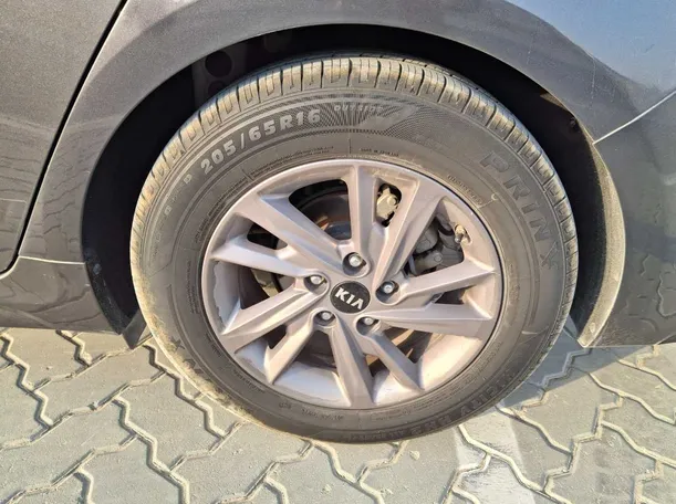 Car image 9