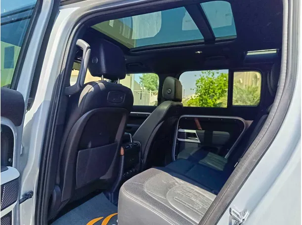 Car image 18