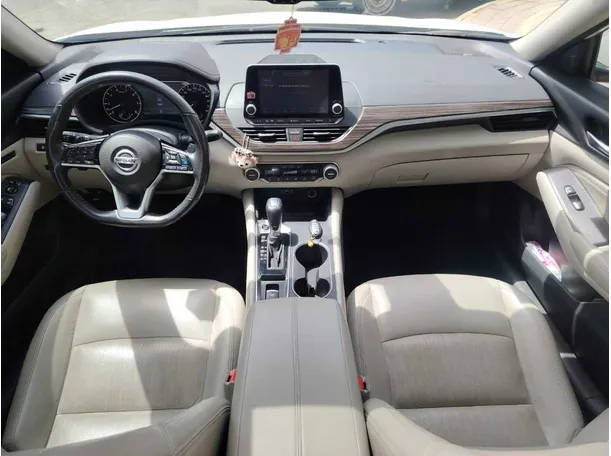 Car image 21