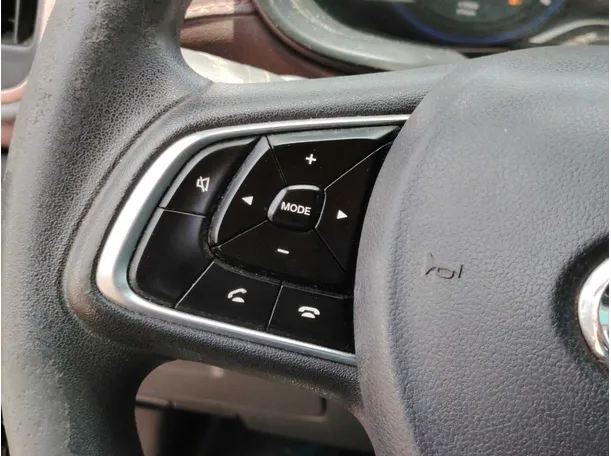 Car image 26