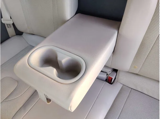 Car image 27