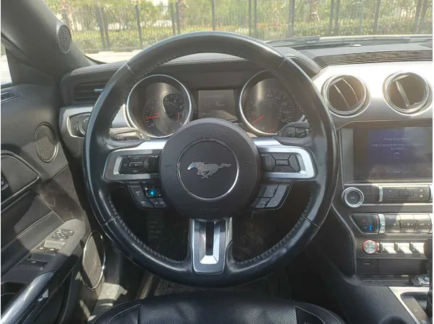 Car image 17