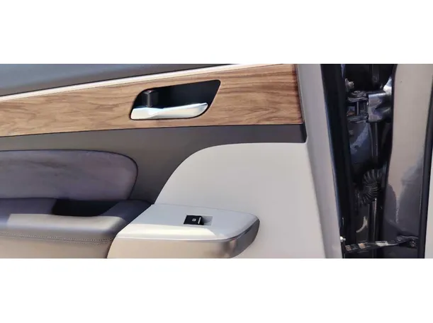Car image 29