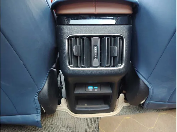 Car image 25