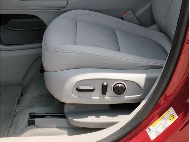 Car image 25