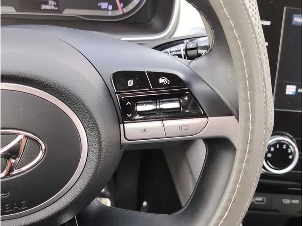 Car image 30