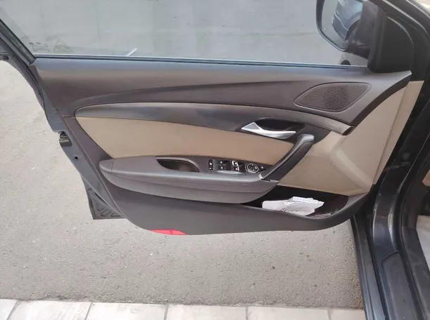 Car image 24