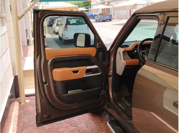 Car image 10