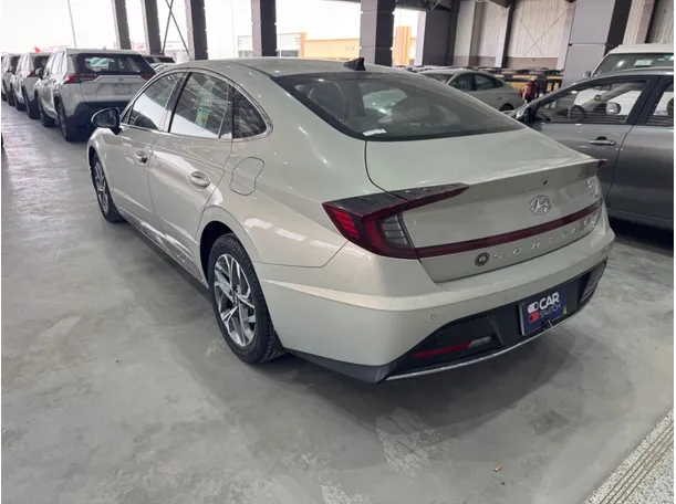 Car image 7