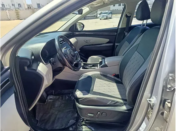 Car image 13