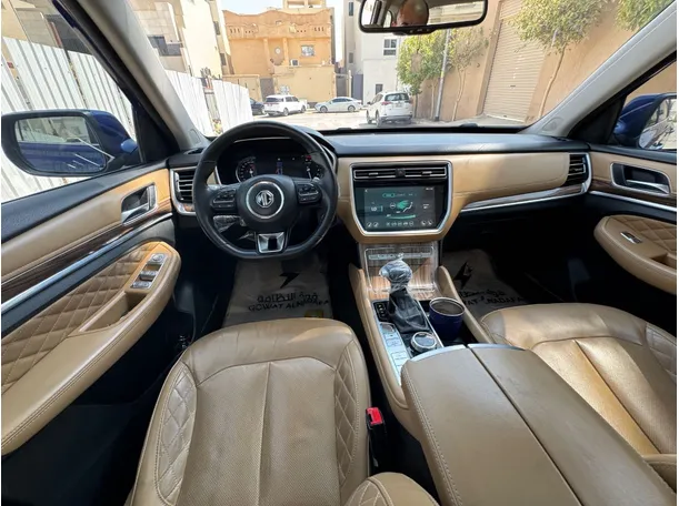 Car image 13