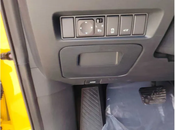 Car image 30