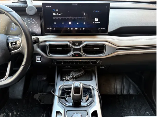 Car image 19
