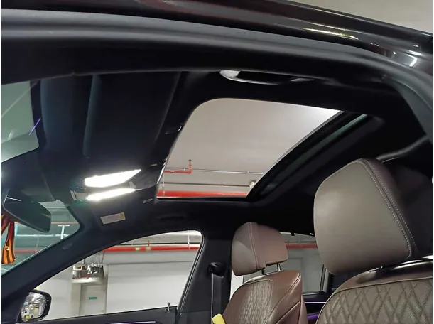 Car image 25