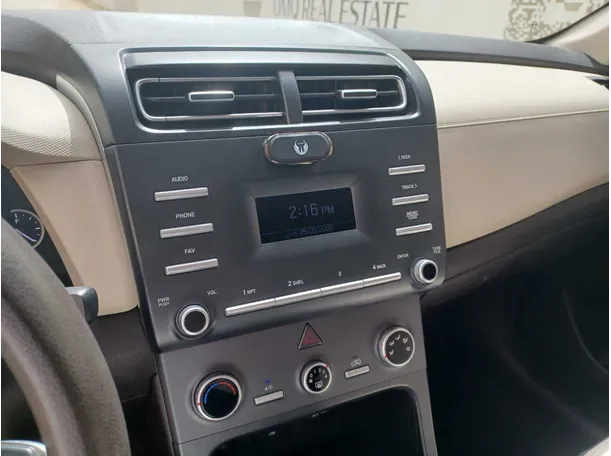Car image 17