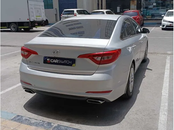 Car image 5