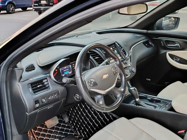 Car image 13