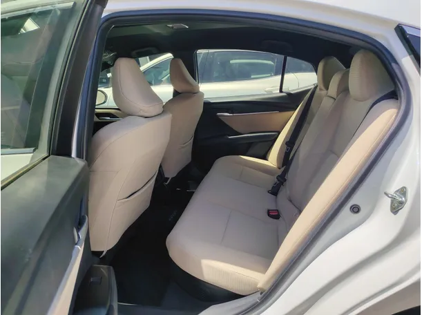 Car image 20