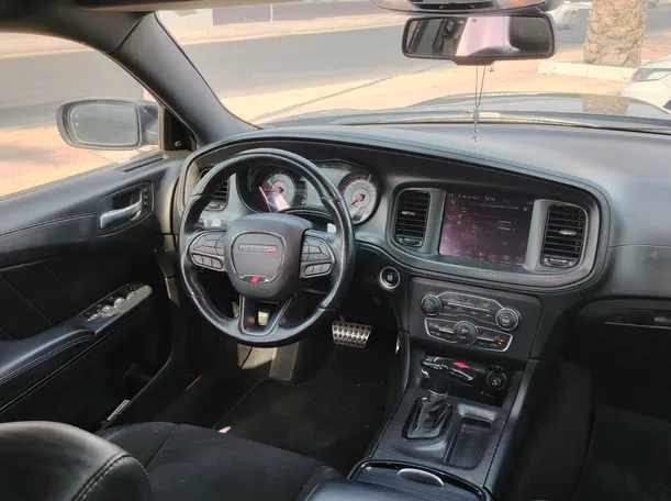 Car image 18