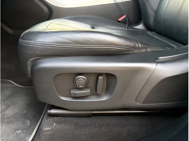 Car image 27