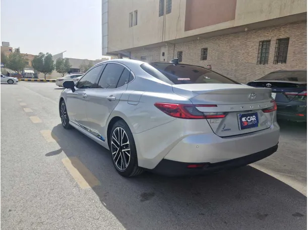 Car image 7