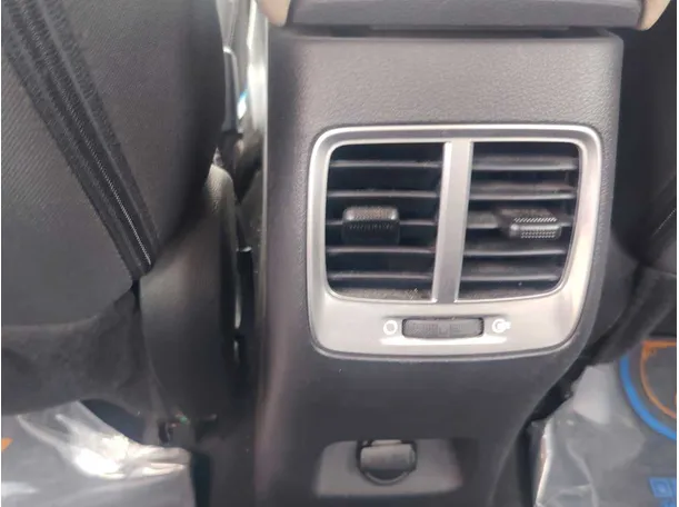 Car image 28