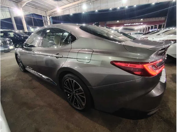 Car image 7