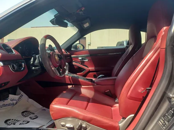Car image 12