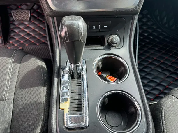 Car image 16
