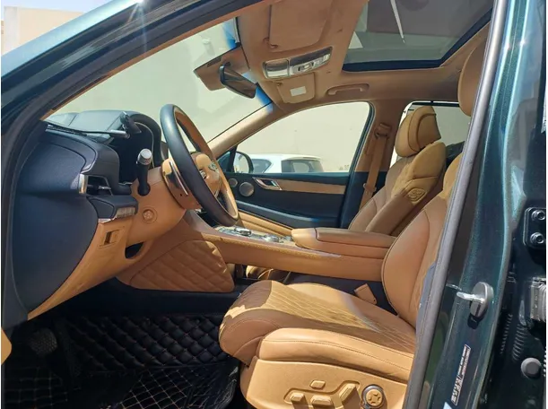 Car image 12