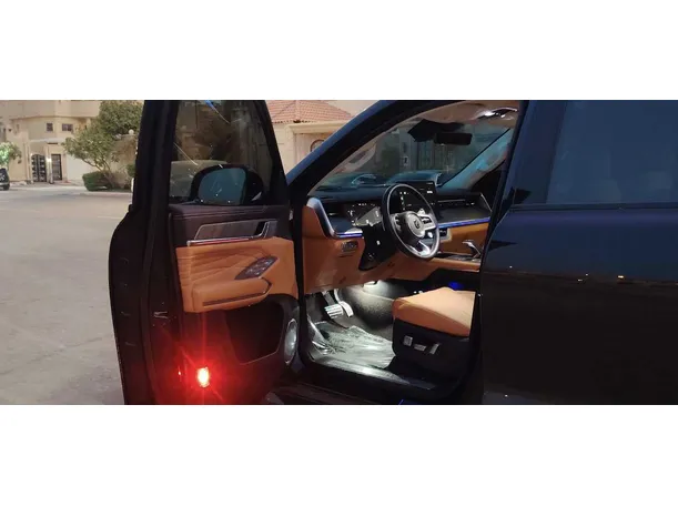 Car image 12